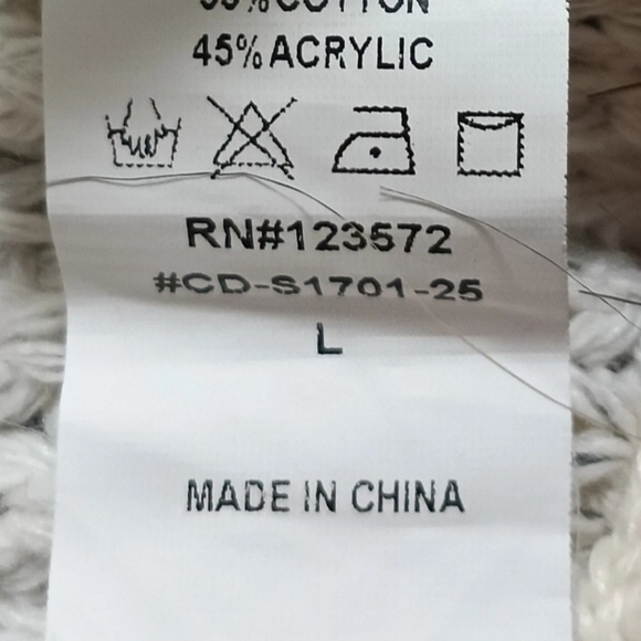 Elegant Cream Cardigan with Faux Fur Trim - Picture 4 of 4